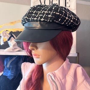 Elegant Black and White Tweed Newsboy Cap